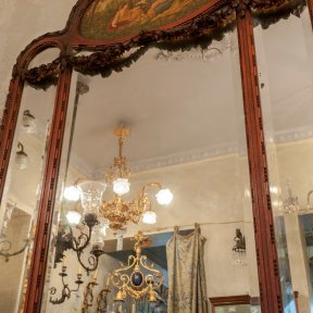 Антикварное зеркало с консольным столиком